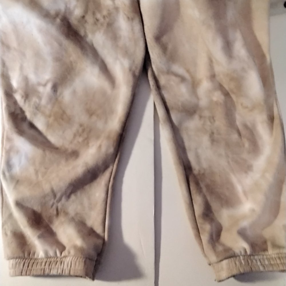 Sweats - Picture 2 of 5